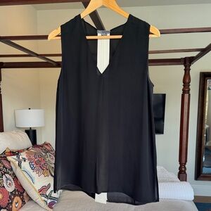 Elegant Vince Black and White Silk Sleeveless Top